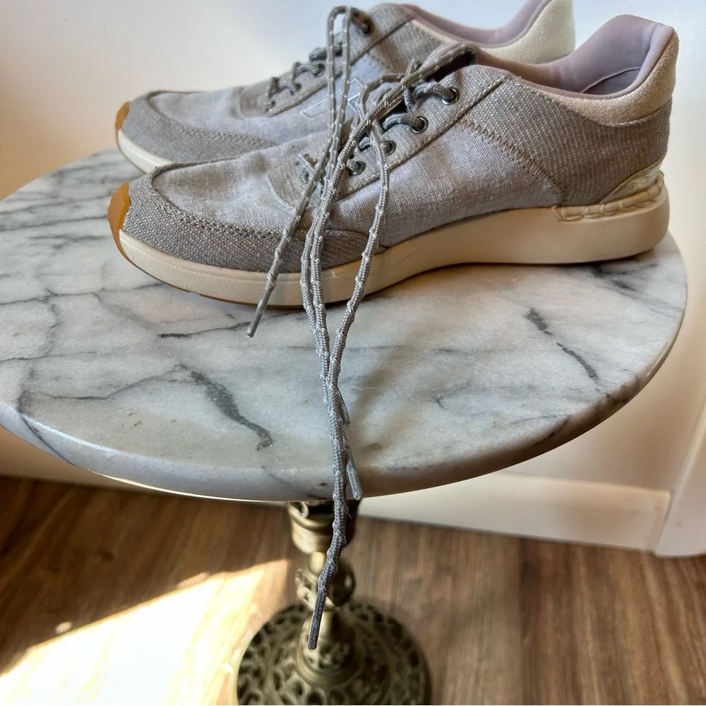 Toms Women's Gray and Tan Sneakers